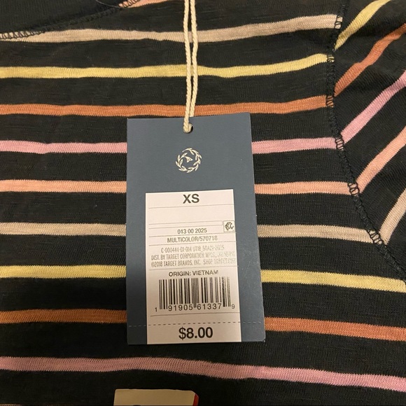 NWT Universal Thread Basic Tee - Picture 2 of 4